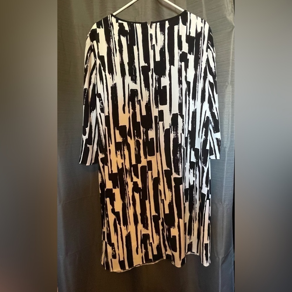 Tahari Arthur S Levine shift dress (belt not included) - Picture 5 of 6